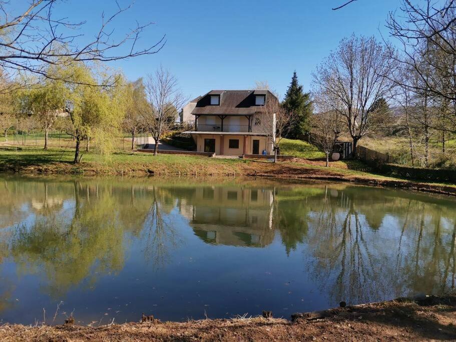 Maison De Campagne Avec Lac Prive Villa Saint-Côme-dʼOlt Exteriör bild